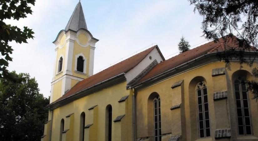 Újra a templomban látható a balatonszemesi Páduai Szent Antal-templom restaurált szentképe