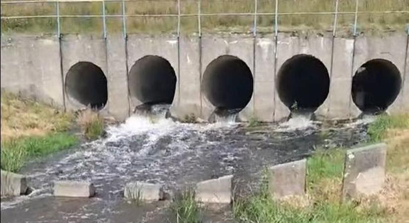 Újra zubog a Zagyva – így pótolják a vizet  videó