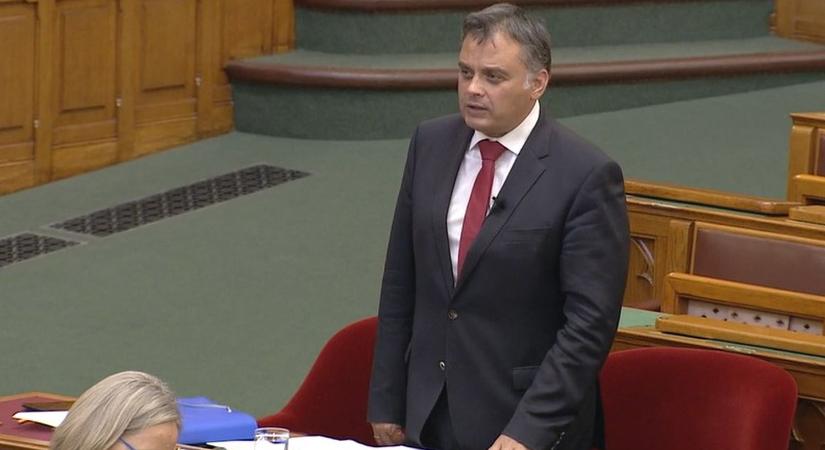 Latorcai Csaba: Miért jó a Tiszának, ha pénzt vesznek ki a lakástulajdonosok zsebéből? (VIDEÓ)