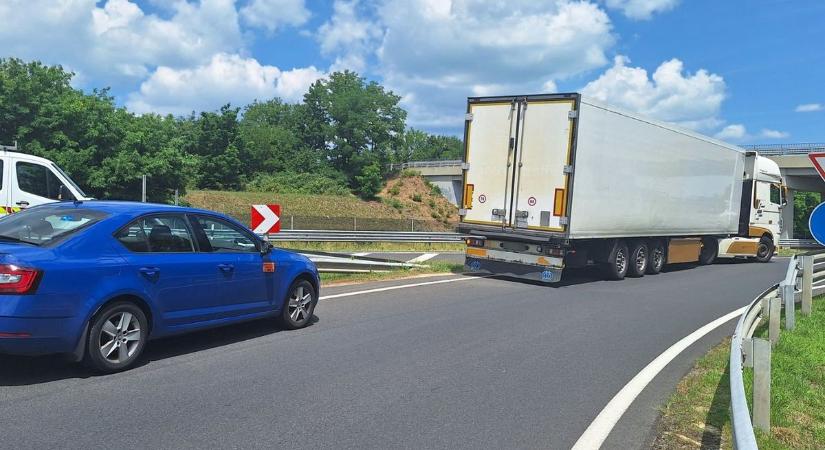 Ilyen nincs és mégis van – elképesztő, hogy mit művelt a szlovén kamionos az M7-es felhajtóján Marcalinál