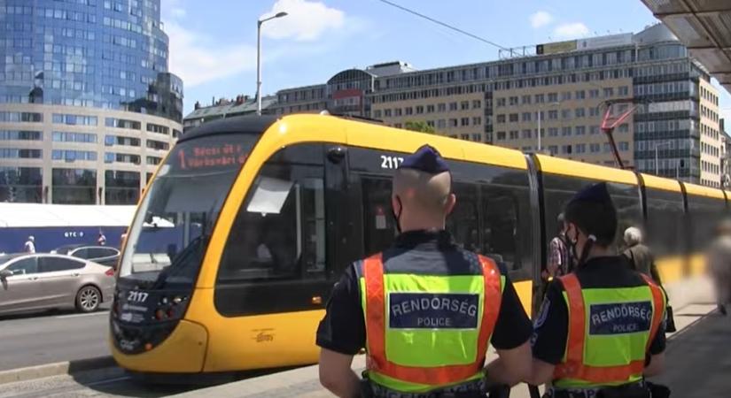 Villamos elé löki az embereket egy agresszív férfi Budapesten