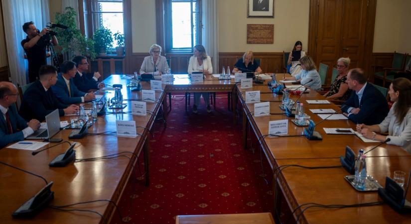 Döntött az oktatási bizottság a tanári értékelési rendszerről