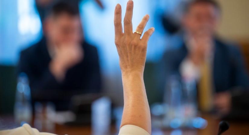 Az oktatási bizottság támogatta a teljesítményértékelési rendszer felfüggesztését
