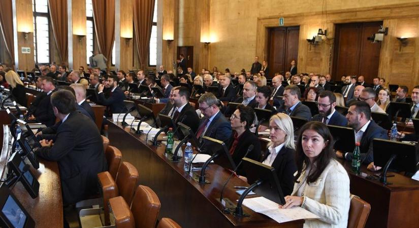 A tartományi hatalom szerint jól gazdálkodtak, az ellenzék szerint felelőtlenül költekeztek
