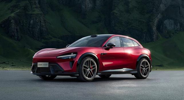 A világon először ment körbe a Nordschleifén önvezető elektromos autó