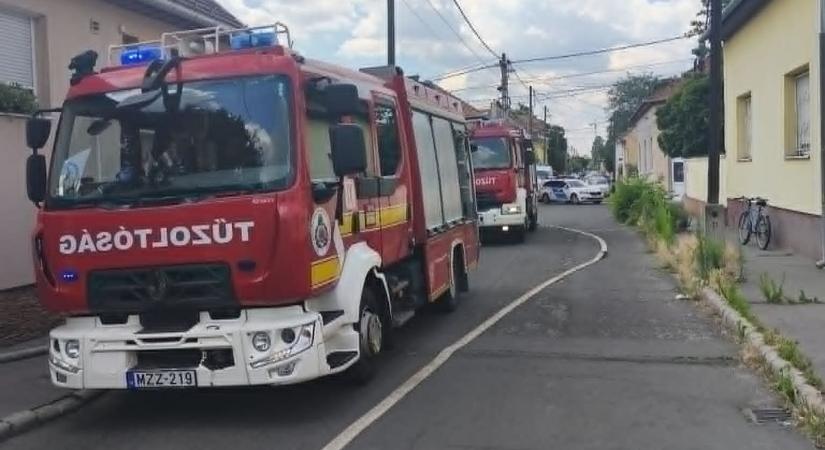 Lángba borult egy XIX. kerületi családi ház teljes teteje