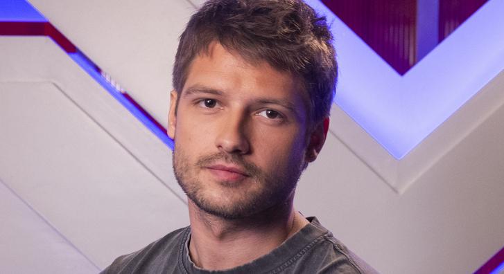 Túl van élete első intim jelenetén Miller Dávid, nem akármi derült ki a forgatásról