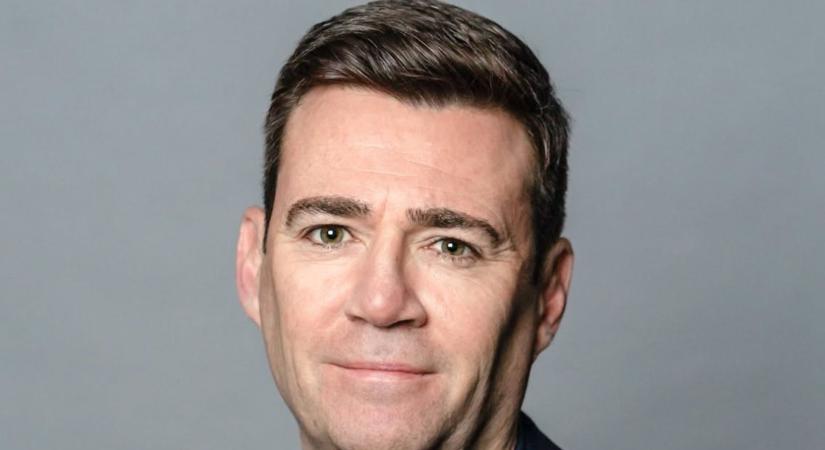 Megint áll a bál Londonban, de már meglehet az új megmentő