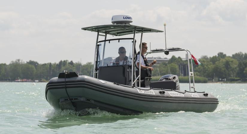 81 éves szörföst mentettek ki kedden a Balatonból