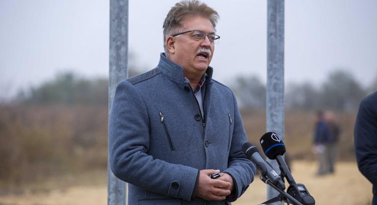 Őrizetbe vették Fonyód volt fideszes polgármesterét