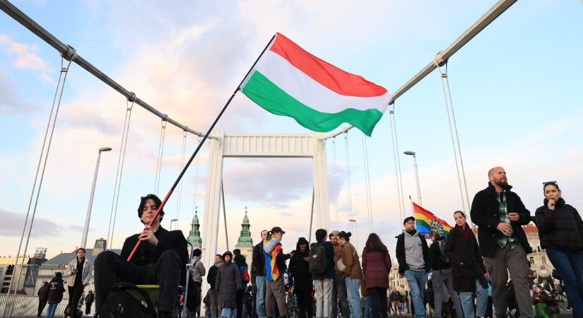 Mi Hazánk így vágna vissza az Erzsébet-hídra kitűzött Pride zászlók miatt – Karácsony Gergelynek is üzentek