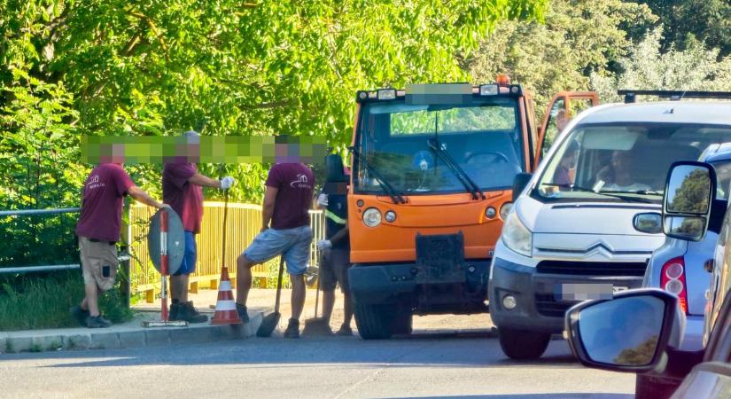 Olvasói panaszok: egyre nagyobb a közlekedési káosz Szombathely oladi városrészén - fotók