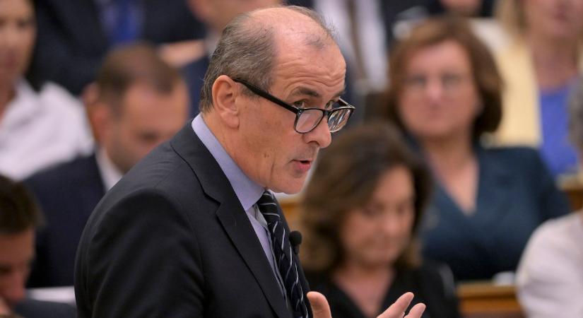 Hegedűs Zsolt az egészségügyben is folyamatos tisztítótüzet ígért