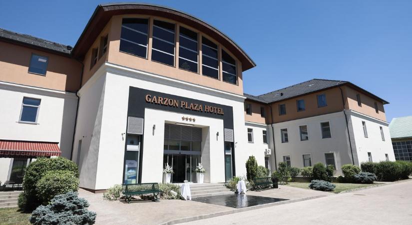 Megnyitotta kapuit a 400 millióból megújult 4 csillagos Hotel Garzon - XXL képgaléria