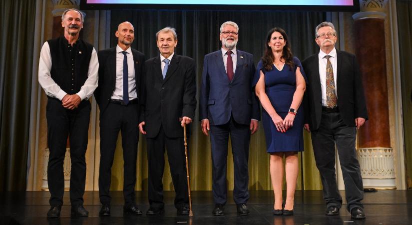 Példaértékű munkákat és teljesítményeket díjaztak