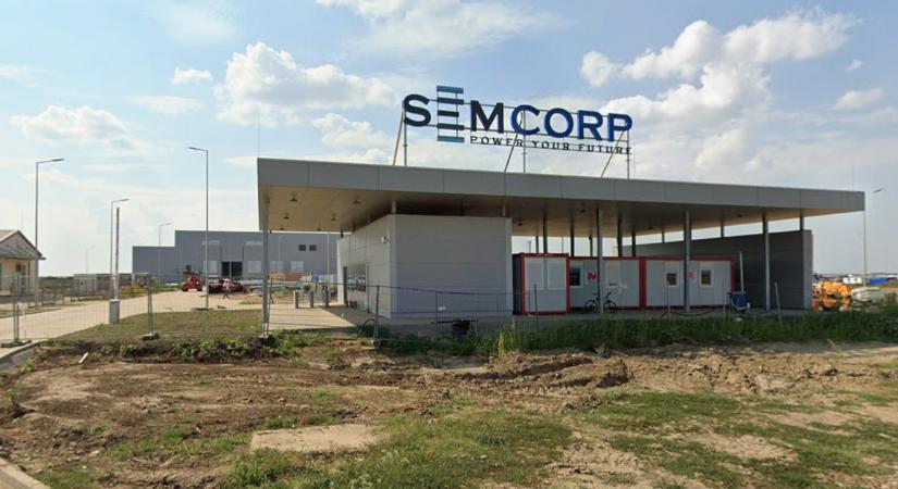 Felfüggesztik a debreceni Semcorp gyár működését a kutakban talált fémszennyezés miatt