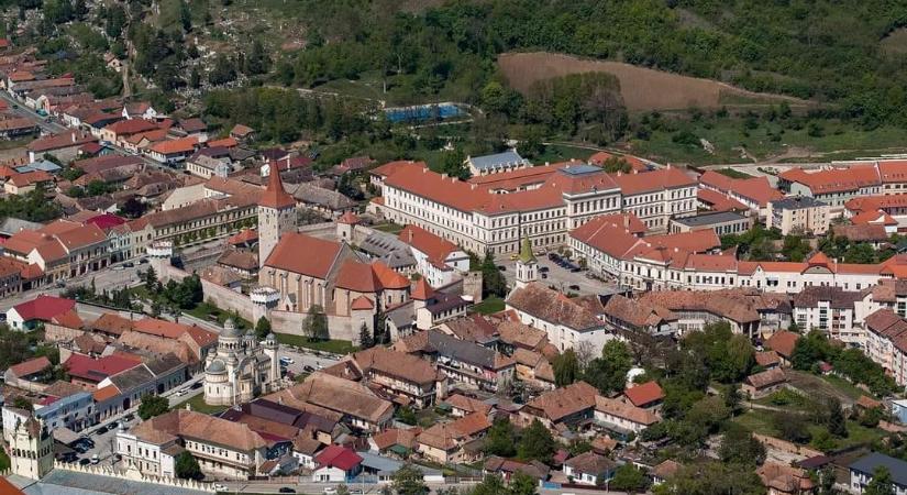Közel tízmillió euróból zöldül és megújul Nagyenyed