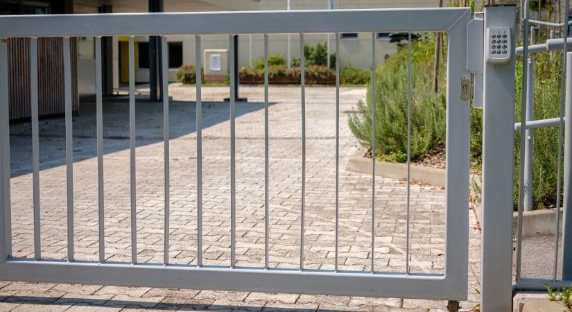 Kapunyitás ötezerért: idősek kerültek nehéz helyzetbe egy belvárosi társasházban