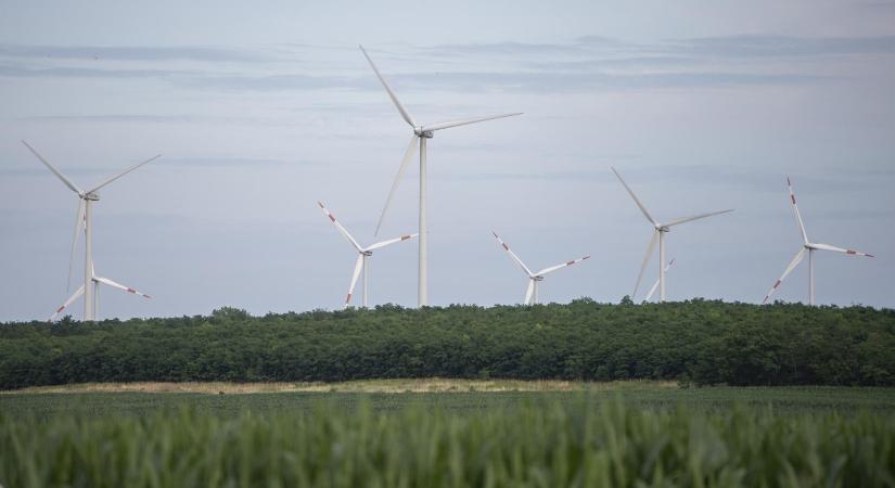 Négy paksi blokk névleges teljesítményének megfelelő szélerőművi beruházásokat írna ki a Tisza-kormány 2030-ig