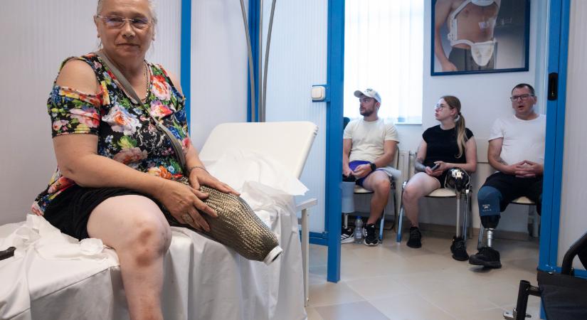 Önkéntesek pótolják az ukrán amputáltak végtagjait, akiknek a háború miatt a hazájukban már nem jut ellátás