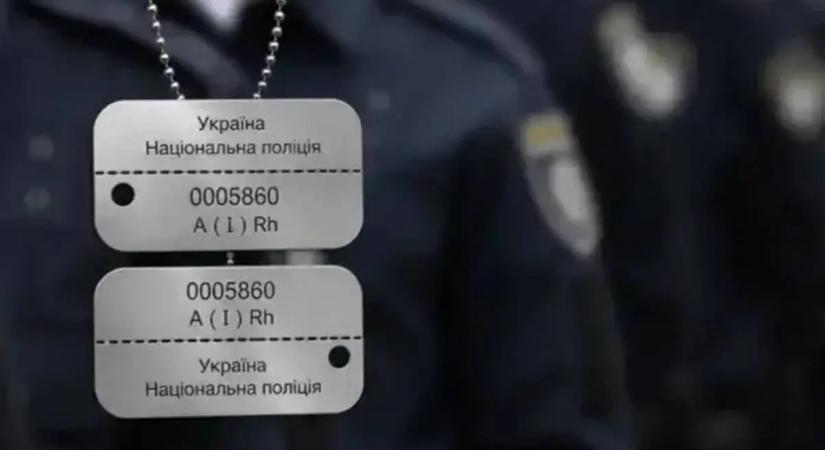 A kormány azonosító jelvényt vezet be a rendőrök számára