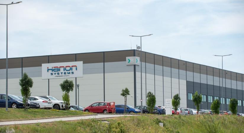 A dolgozók 80 százaléka sztrájkol a Hanon Systems két magyar telephelyén