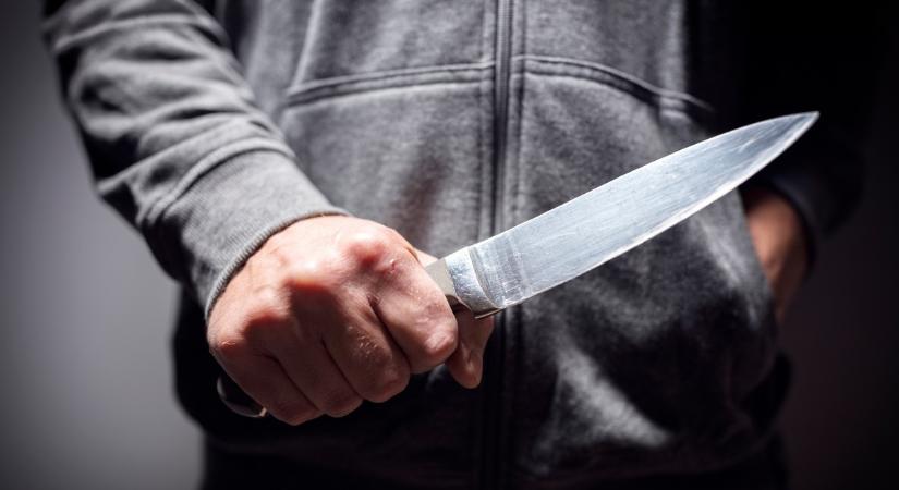 Megkéseltek egy 11 éves kisfiút, döbbenetes, ki volt a tettes