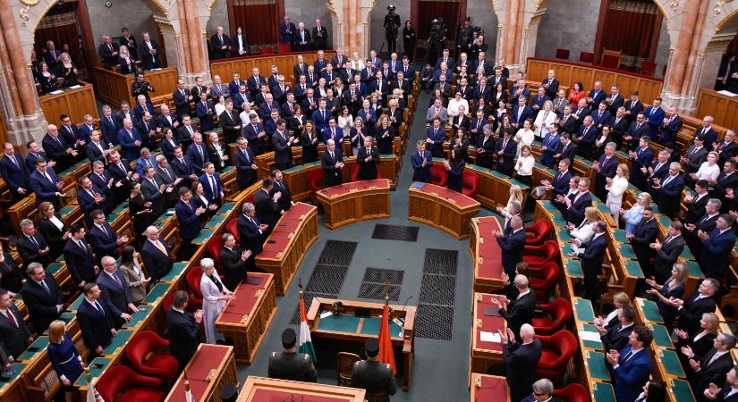 Kivenné a képviselői mandátumkorlátozást az Alaptörvény-módosításból a TASZ