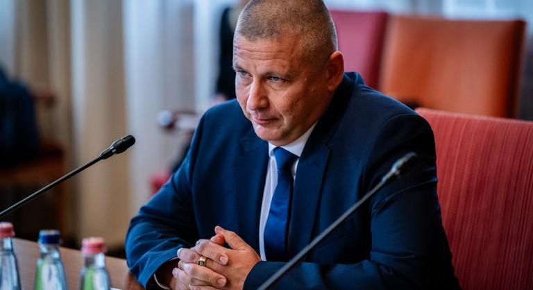 Ruszin-Szendi Romulusz az átoperált katonajelöltekről: Ha magával nincs tisztában, elég nehéz fegyvert adni a kezébe