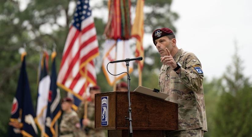 Hegseth nyugdíjba küldte a NATO szárazföldi erőinek parancsnoka
