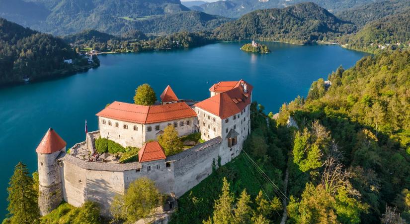 Lezuhant és súlyosan megsérült egy magyar gyerek Szlovéniában a bledi várnál