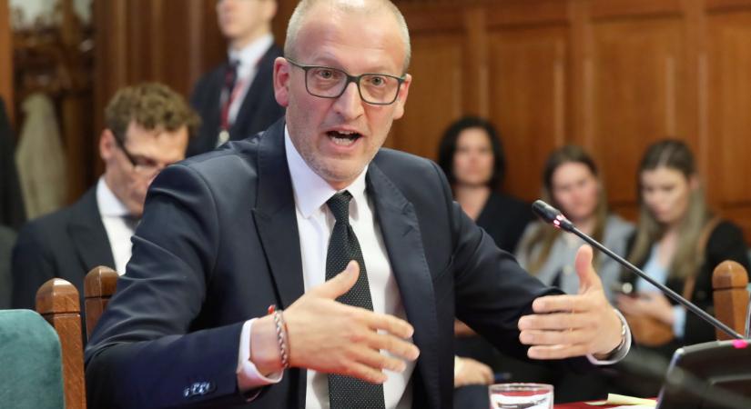 Tarr: "Uszodának" nevezték a miniszteri egyedi döntésekre szánt közpénzkeret egy részét az NKA-ügyben