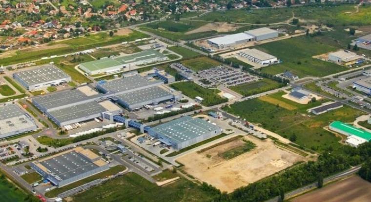Magzatkárosító oldószert találtak a komáromi ipari park víztározójában