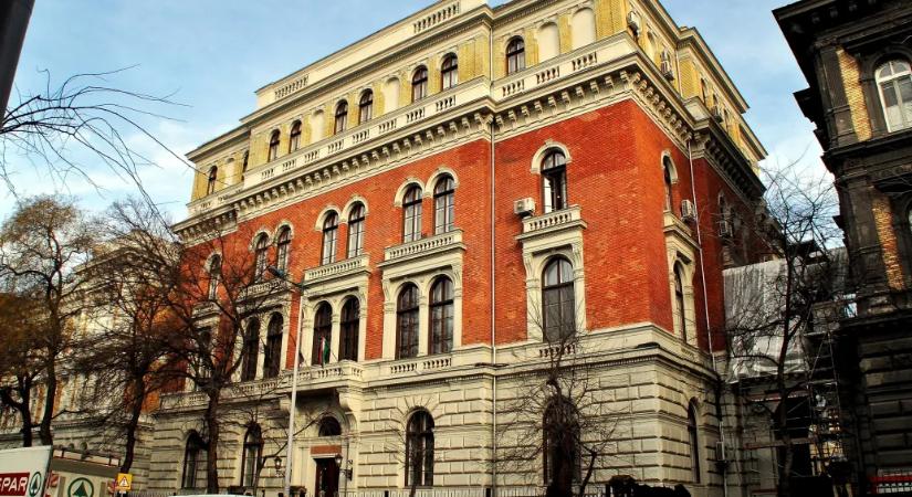 Rendőrök vonultak ki a Semmelweis Egyetemhez