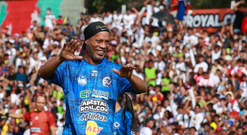 Ronaldinho 46 évesen, az olasz harmadosztályban húzhatja ismét fel a stoplist