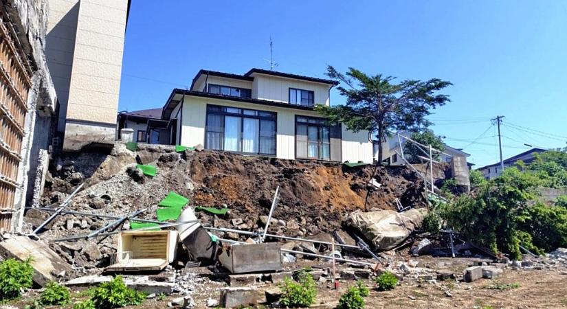 Erős földrengés rázta meg Japánt, válságstábot állított fel a kormány