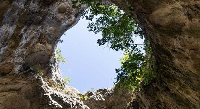 Tatabánya hegyi menedéke, Esztergom föld alatti kristálypalotája: ezek a barlangok lenyűgöznek fotók, videó