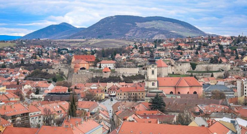 „Jó látni, hogy még vannak ilyen emberek” – olyat tett Egerben a fiatal srác, hogy ünnepli a net