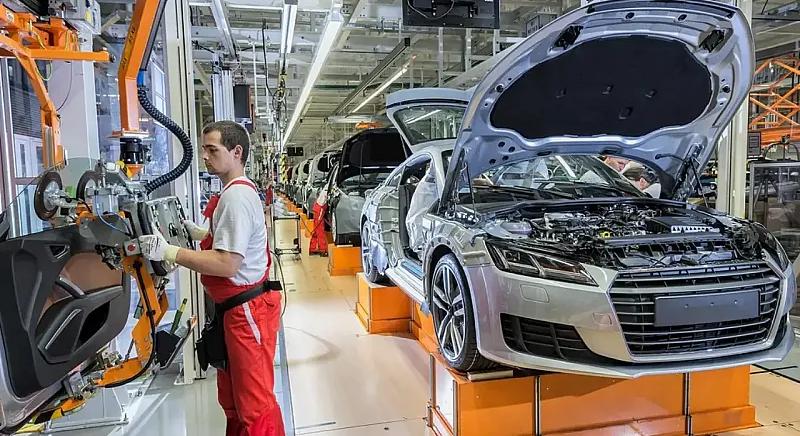 Egy teljes gyár termeléséről mondhat le az Audi