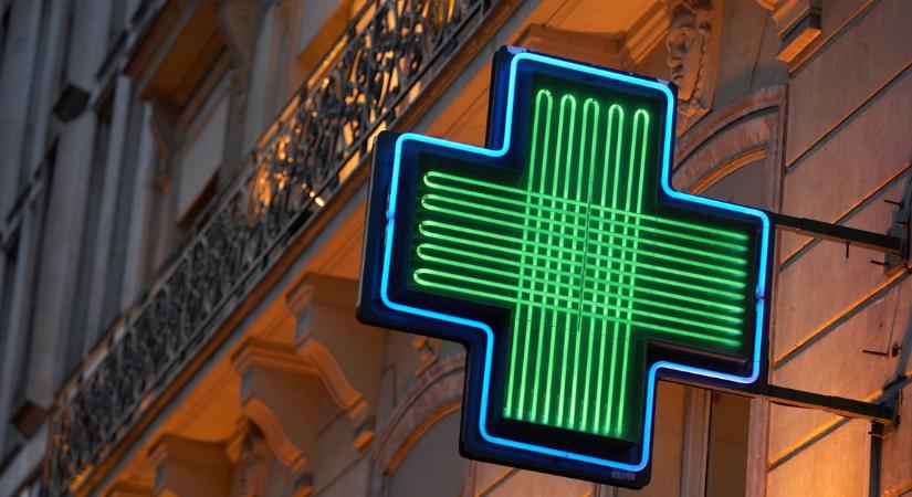 Jön a leállás az egészségügyben: zárva lesznek a rendelők és a patikák