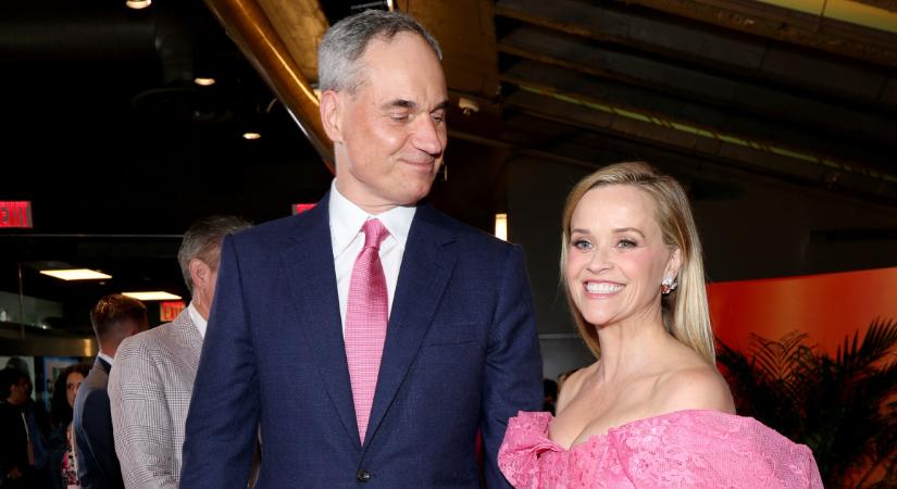 Ez az idősödő férfi Reese Witherspoon pasija, sokan ledöbbentek a fotók láttán