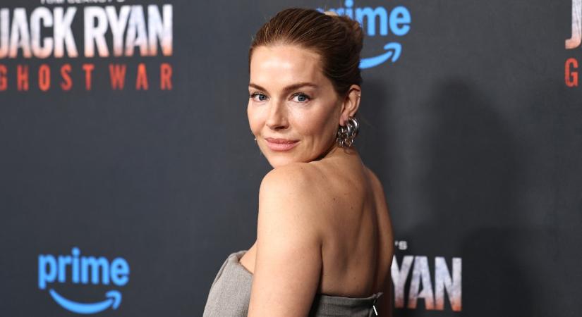 Mindenki csak izzadt a látványtól: Hatalmasat hibázott a hollywoodi színésznő a 35 fokos hőségben?