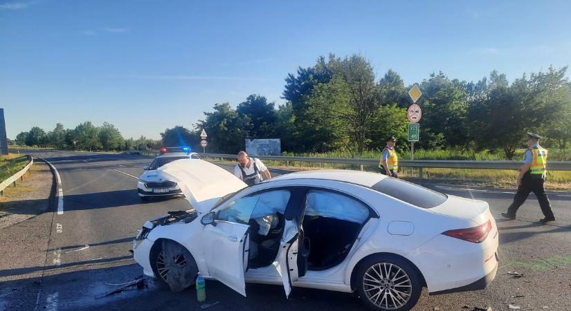 Baleset bénította meg a forgalmat Nyírtura közelében (fotókkal)
