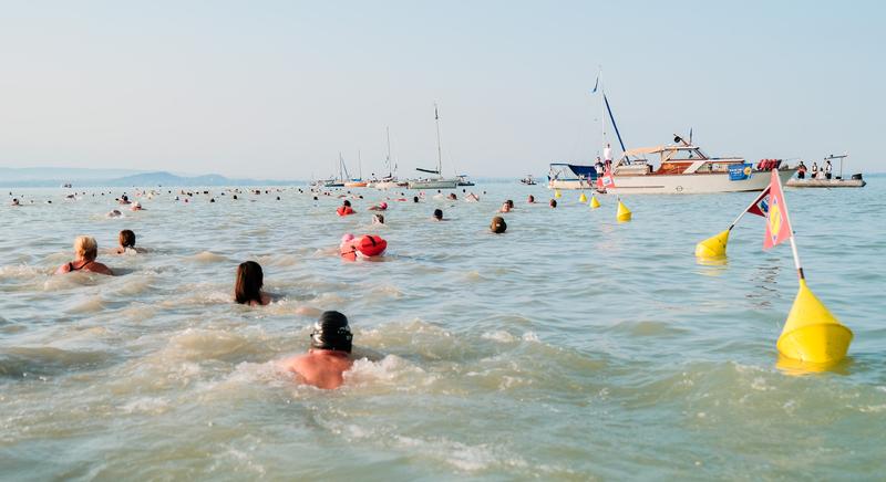 Alacsony a vízállás, változtatnak a Balaton-átúszás szervezői