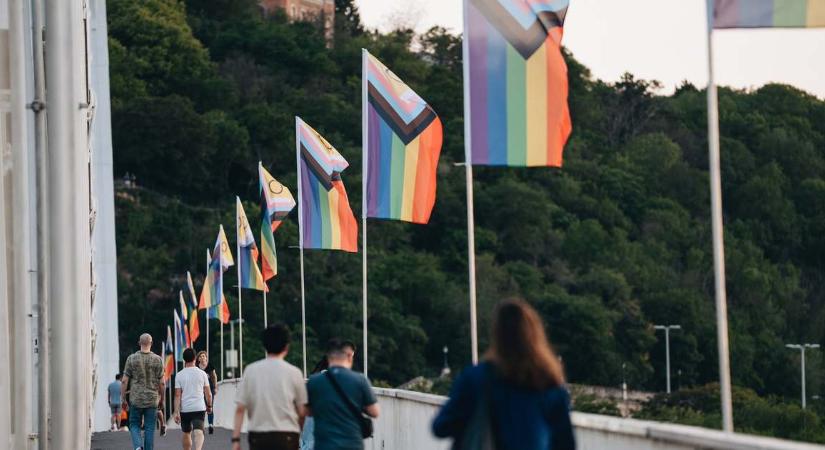 Nemzeti lobogó is, Pride-zászló is lesz az Erzsébet hídon