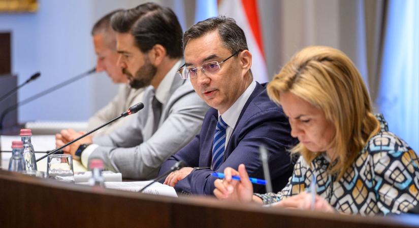 Visszavonta az alpolgármesteri bérekről szóló javaslatát Papp László