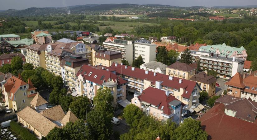 Fordulat a Balatonnál: véget ért az eszeveszett ingatlandrágulás, visszatér a készpénzes luxus