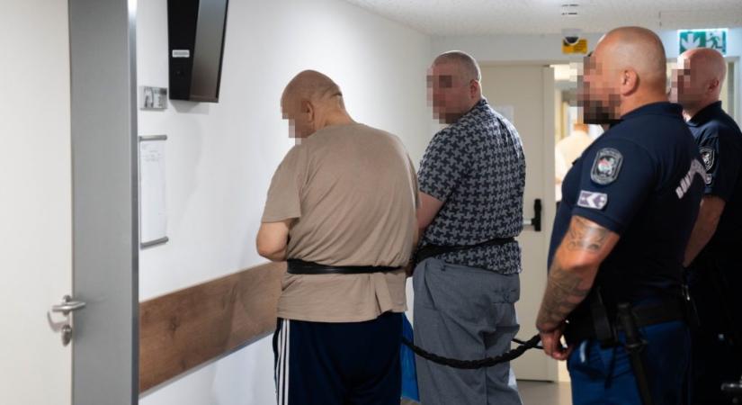 „Te normális vagy, odaviszed a vak apádat, hogy megölje az apukámat?” – kifakadtak a bíróságon a lemészárolt rockzenész családtagjai