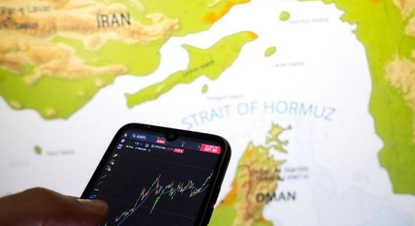 Hormuzi tündérmese született a rakéta- és dróntámadások után: már a háború előtti szintre zuhant a Brent ára