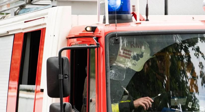 Súlyos baleset történt Budapesten, villamos és autó ütközött